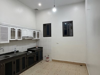 Bán nhà phân lô cán bộ 6 tầng oto qua ngõ phố Ngọc Hồi SDCC giá 13 tỷ 2