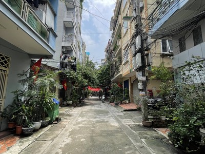 Bán nhà phân lô cán bộ 6 tầng oto qua ngõ phố Ngọc Hồi SDCC giá 13 tỷ 3