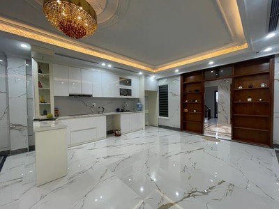 Bán nhà gara 2 ô tô, phố sài đồng 98m2 7t, mt 5,1m, hàng xóm vinhomes. nhỉnh 2x tỷ 4