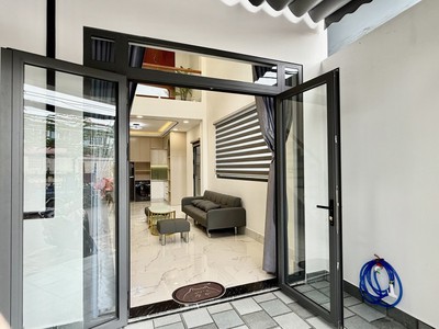 Bán nhà mặt phố mới vào ở ngay 60m2 3 pn dương bá trạc ô tô tránh 2
