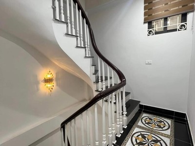 Cho thuê nhà hai mặt tiền, nguyễn khánh toàn, 102m2x 5t vỉa hè 34 tr 1