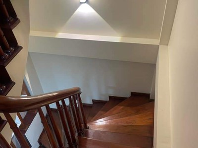 Cho thuê nhà mới , thang máy,vỉa hè, 121m2- 4t, hoàng quốc việt 43 tr 1