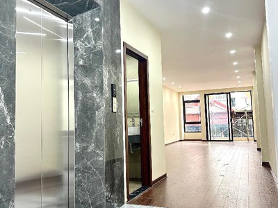 Tôi cho thuê nhà mới, hai cửa đi ,vỉa hè, 114m2- 5t, chùa láng 47 tr 0