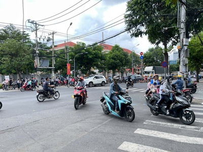Cặp đất đẹp  8x25m  hẻm 8m thông lê thị riêng, thới an, q12 3