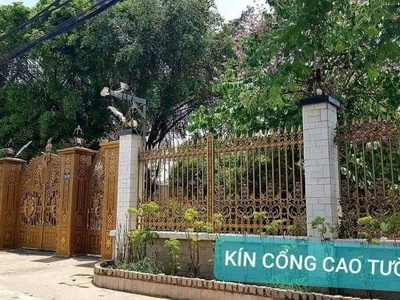Gấp  bán biệt thự vip sân vườn hóc môn   1 sẹc lê thị hà, tân xuân 1
