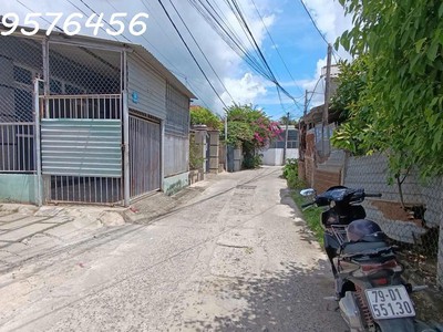 Bán căn nhà mặt tiền đang kinh doanh tại khánh hoà 2