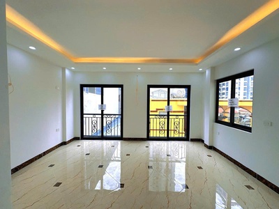 Bán nhà phố hoàng quốc việt 51m2 x 5 tầng, ô tô đỗ cửa, sổ đỏ chính chủ, 20.x tỷ 0