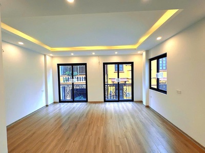 Bán nhà hoàng quốc việt, 55m2 x 5 tầng, thang máy. ô tô vào nhà, 20.x tỷ 0