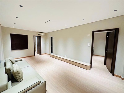 Tập thể tầng 2  đường hoàng quốc việt 75m 2 ngủ giá 4,25 tỷ,full nội thất 0