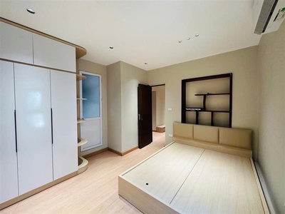 Tập thể tầng 2  đường hoàng quốc việt 75m 2 ngủ giá 4,25 tỷ,full nội thất 3
