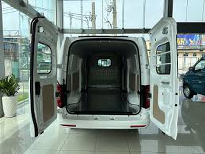 Xe Van đi trong phố Thaco TF480 chở 2 người, 5 người 1