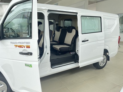 Xe Van đi trong phố Thaco TF480 chở 2 người, 5 người 4