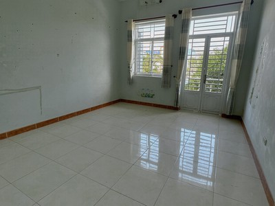 Cho thuê nhà 1 trệt 2 lầu có 4 phòng ngủ khu dân cư Chợ Chùa 2