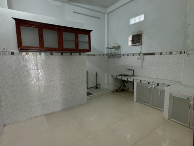 Cho thuê nhà 1 trệt 2 lầu có 4 phòng ngủ khu dân cư Chợ Chùa 3