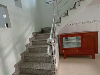 Cho thuê nhà 1 trệt 2 lầu có 4 phòng ngủ khu dân cư Chợ Chùa 4