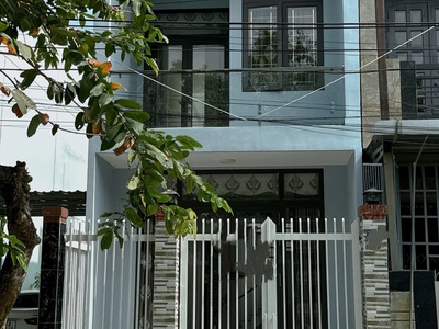 Nhà 1 trệt 1 lầu có 4PN KDC Chợ Chùa,sổ hồng công chứng ngay 0