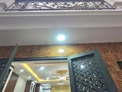 Bán nhà 52m 5 tầng thang máy cực mới ở ngay ngõ 310 nghi tàm tây hồ 1