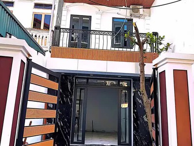 Nhà đẹp ngõ nông 3 gác qua phố chu huy mân 103 m2 x 4 tầng mặt tiền 4.7m x 12.3 tỷ long biên hà nội. 0