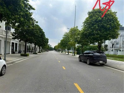 Nhà liền kề hoa hồng 1   vinhomes - view trực diện mặt hồ và khu biệt thự đơn lập 1