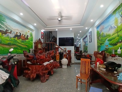 Bán siêu phầm 4 tầng,có thang máy đức,đường 14m,gần đhqg tphcm 0