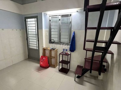 Cho Thuê Phòng trọ kiểu CCMN Quận 4 mới chỉ hơn 2 triệu/tháng, có lầu ở được 2 người. 1