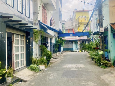 Nhà c4 mới gần aeon - ngang 5.3 nở hậu - hẻm thông thoáng - chỉ nhích 5 3