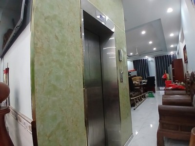 Bán siêu phầm 4 tầng,có thang máy đức,đường 14m,gần đhqg tphcm 3