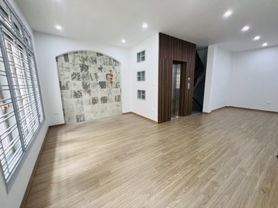 Nguyễn du nhà mặt phố 150m ô tô tránh đỗ, kinh doanh 4