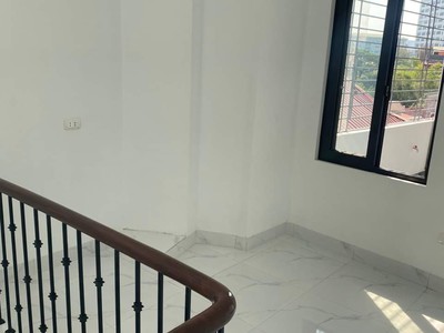 Nhà tôi cho thuê nhà hai cửa đi, mới, hoàng cầu, 101m2x 4t vỉa hè 30 tr 2