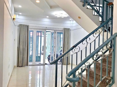 Cho thuê nhà 3 ,5 tầng  tân chánh hiệp   q12  đường xe tải giá chỉ 10tr 1