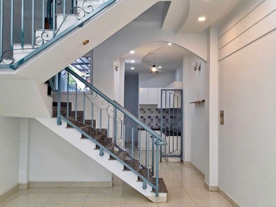 Cho thuê nhà 3 ,5 tầng  tân chánh hiệp   q12  đường xe tải giá chỉ 10tr 0