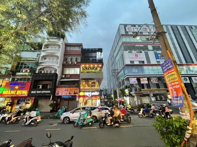Bán khách sạn 5 tầng ngay trung tâm q.10   sát vạn hạnh mall 2