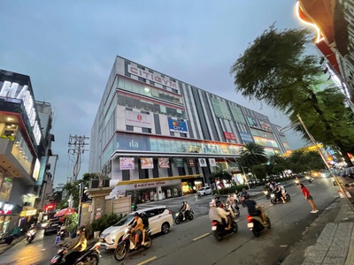 Bán khách sạn 5 tầng ngay trung tâm q.10   sát vạn hạnh mall 3