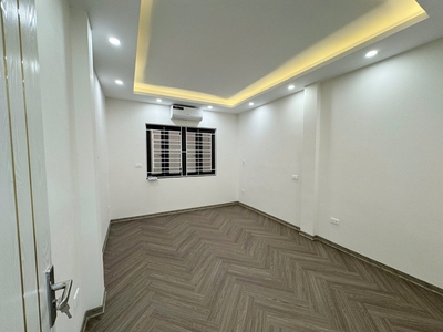 Bán 69m2 nhà 4 tầng, thang máy, 5PN sát chợ Diêm Gỗ, Việt Hưng. Chỗ đỗ xe miễn phí 11