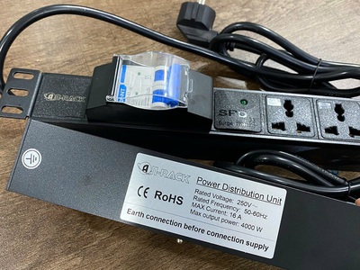 Ổ điện thanh nguồn chống sét PDU 6 cổng Hãng Anrack, có atomat 32A chống giật kèm dây nguồn 2M 3