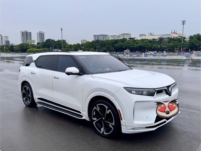 VF9 plus màu trắng sx 2023 Odo 5v km. 0