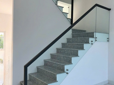 Bán nhà Khu dân cư Phú An, Cần Thơ, DT 90m2 sổ hồng 4,5x20m xây 1 trệt 1 lầu 9