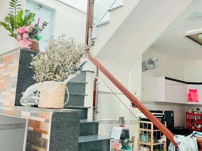 Bán nhà đường 185, phước long b, q.9, tp hcm, dt 82m2, 2 tầng, 2pn. sổ hồng riêng. giá 6.49  tỷ. 2