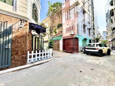 Nhà bán trung tâm phú nhuận   góc 2 mặt tiền hồ biểu chánh   5 tầng   sân thượng view 0