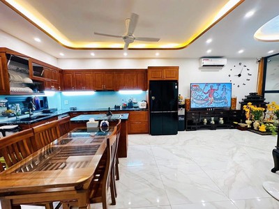 Siêu hiếm, bán nhà tây hồ, 106m , 1 nhà ra hồ, ở hoặc xây chdv, chỉ 30 tỷ 3