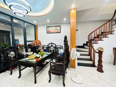 Siêu hiếm, bán nhà tây hồ, 106m , 1 nhà ra hồ, ở hoặc xây chdv, chỉ 30 tỷ 1