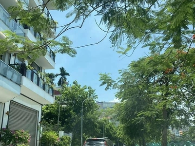 Siêu hiếm, bán nhà tây hồ, 106m , 1 nhà ra hồ, ở hoặc xây chdv, chỉ 30 tỷ 0