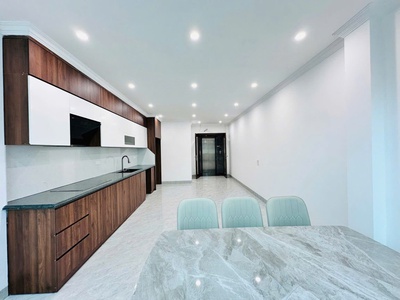 Bán nhà trần quốc hoàn, cầu giấy - 41m  x 7t thang máy - phân lô ô tô tránh - kinh doanh - giá 24.5 2