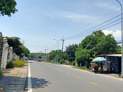 Mặt tiền đường h193, xã phú hoà đông, h.củ chi 1188 m2  ngang 21m x 45m    200 m2 thổ cư 0
