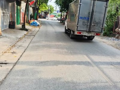 Nhà dân xây, mặt phố kinh doanh sầm uất, dòng tiền tốt, giá tốt 1