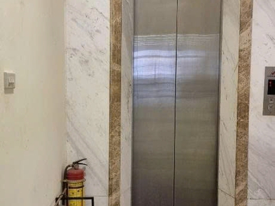 Nhà tôi cho thuê nhà hai cửa đi, mới, duy tân, 99m2x 4t vỉa hè 33 tr 0