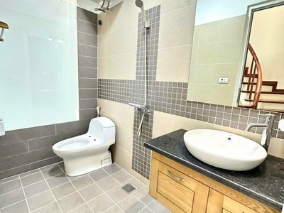Nhà mình cho thuê nhà mới, lô góc, 102m2  4t  vỉa hè, lạc trung-30 tr 1