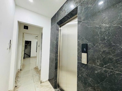 Nhà lạc long quân 46/50m, 6 tầng, oto vào nhà, thang máy, sổ đẹp  đường trước nhà 5m 1