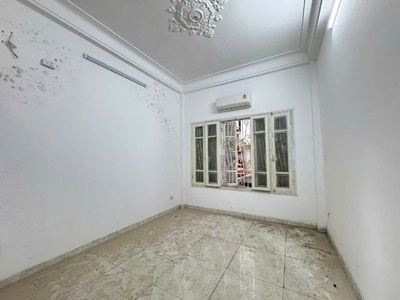 Nhà lạc long quân 46/50m, 6 tầng, oto vào nhà, thang máy, sổ đẹp  đường trước nhà 5m 2