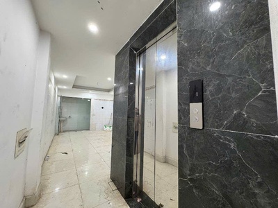 Nhà lạc long quân 46/50m, 6 tầng, oto vào nhà, thang máy, sổ đẹp  đường trước nhà 5m 4